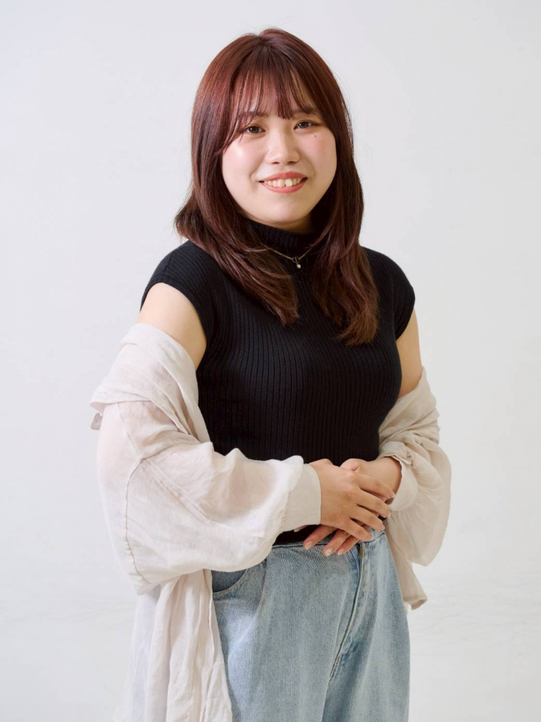 我孫子にあるネイル・マツエク・訪問美容を行う美容室「AVENIR D'OR 大山台店（アブニール アビコ）」のスタッフ「柄﨑 絢音」の画像